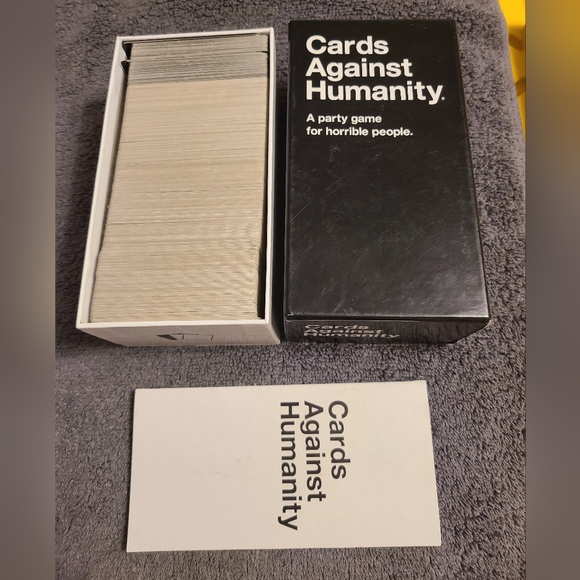 Cards Against Humanity - Picture 4 of 9